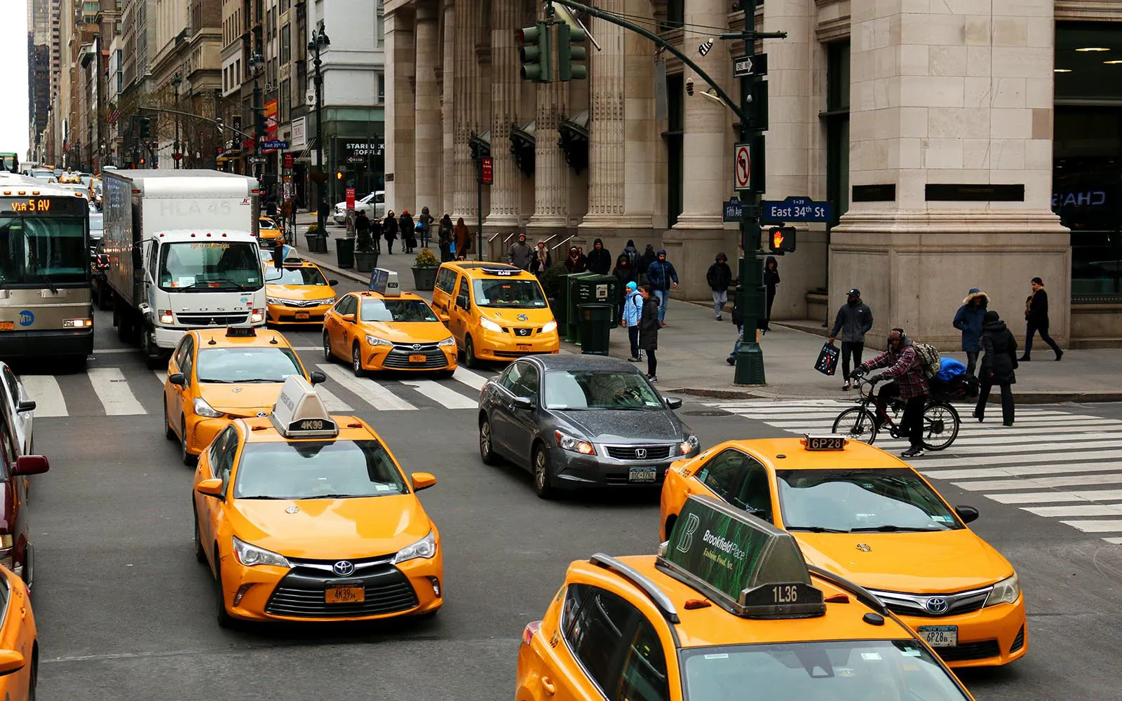 Gece Taksi Kullanmanın Avantajları ve Güvenlik Önerileri